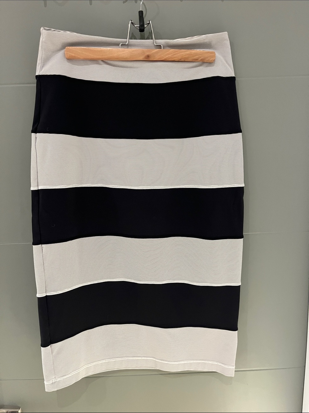 Lululemon yoga over skirt size 10